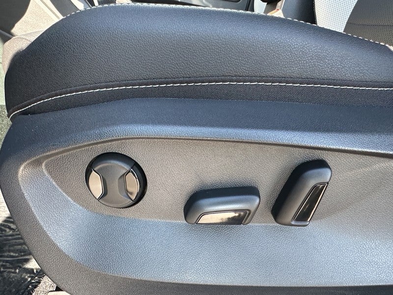 2025 Volkswagen Taos SEL 4MOTION