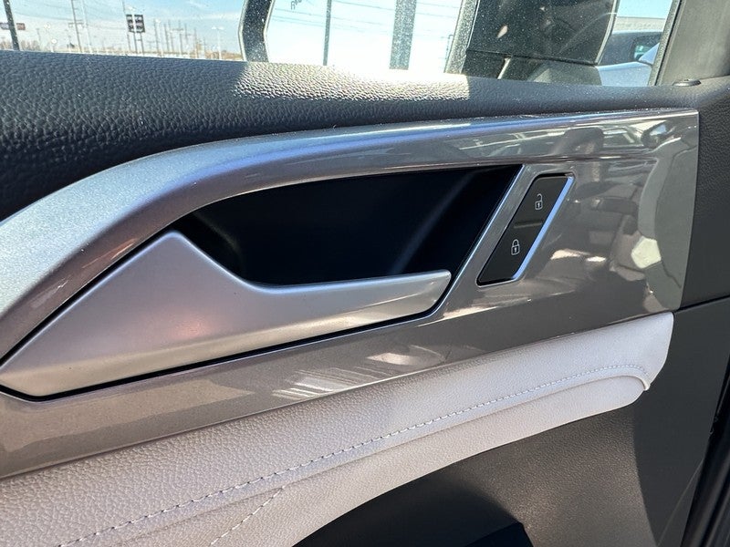 2025 Volkswagen Taos SEL 4MOTION