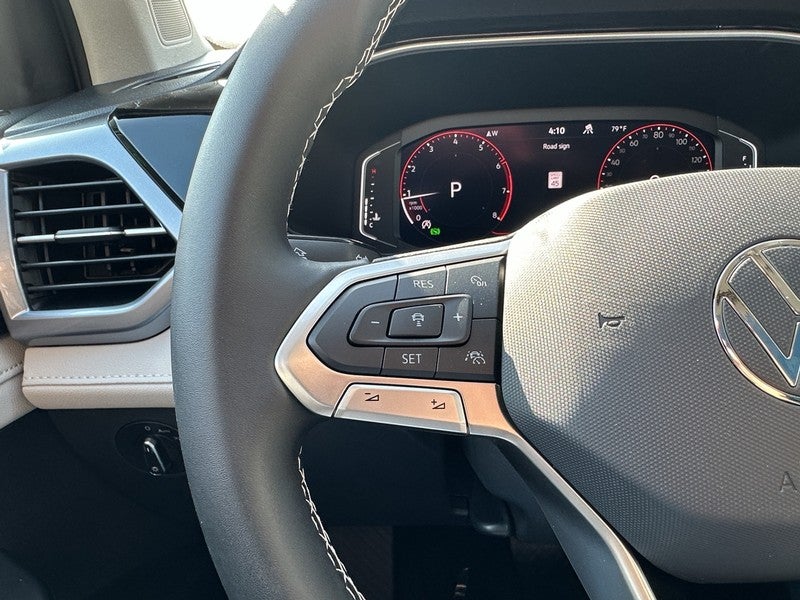 2025 Volkswagen Taos SEL 4MOTION