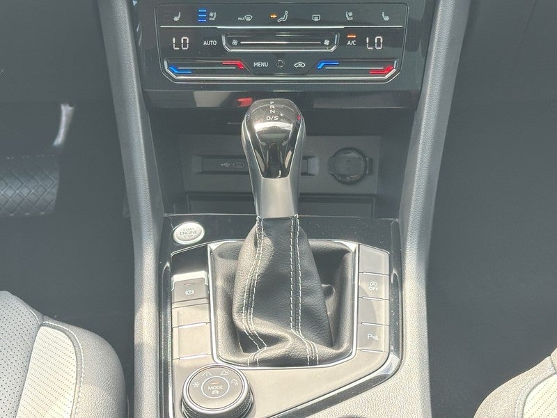 2025 Volkswagen Taos SEL 4MOTION