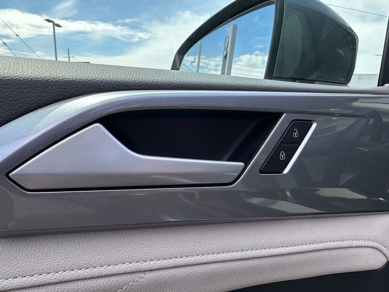 2025 Volkswagen Taos SEL 4MOTION