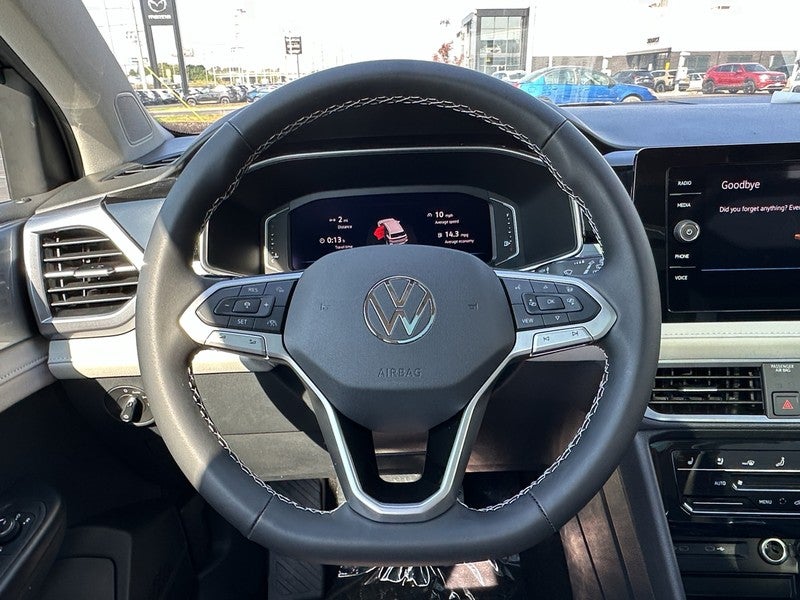 2025 Volkswagen Taos SEL 4MOTION