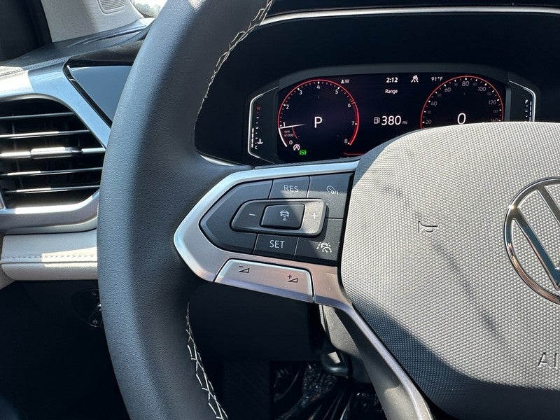 2025 Volkswagen Taos SEL 4MOTION