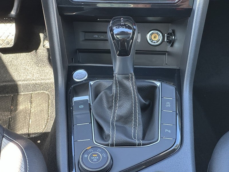 2025 Volkswagen Taos SEL 4MOTION