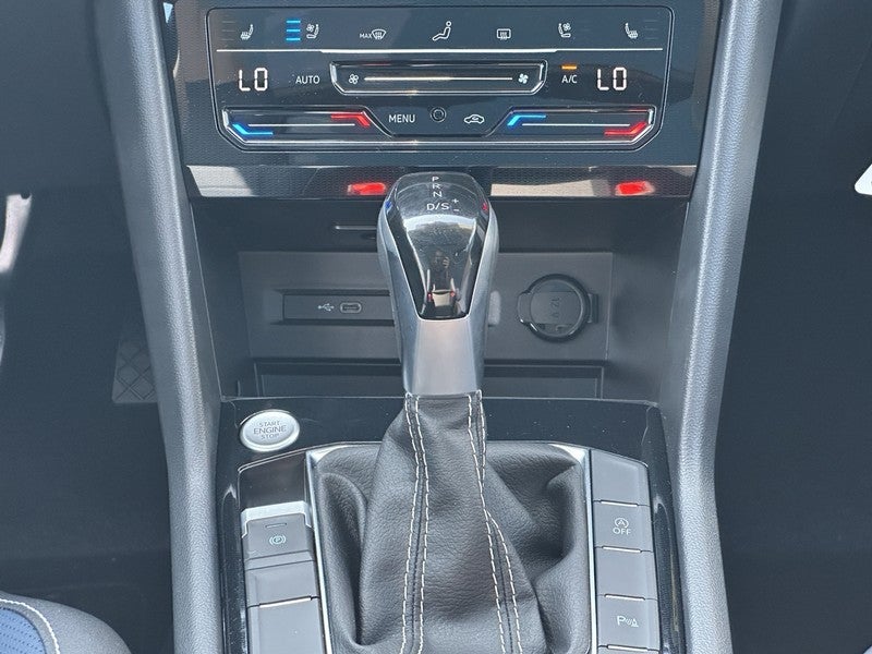 2025 Volkswagen Taos SEL 4MOTION