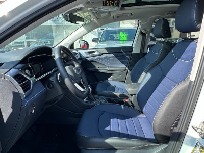 2025 Volkswagen Taos SEL 4MOTION