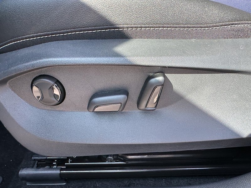 2025 Volkswagen Taos SEL 4MOTION