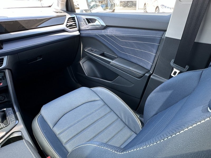 2025 Volkswagen Taos SEL 4MOTION