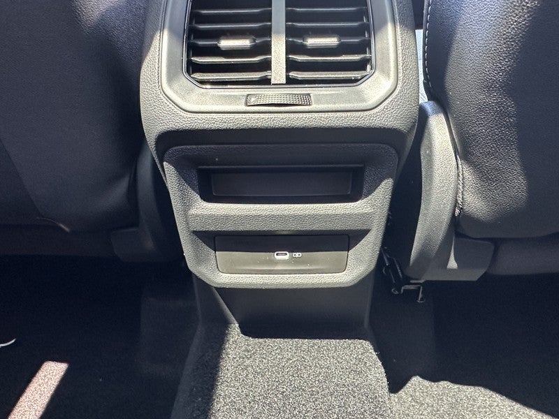 2025 Volkswagen Taos SEL 4MOTION