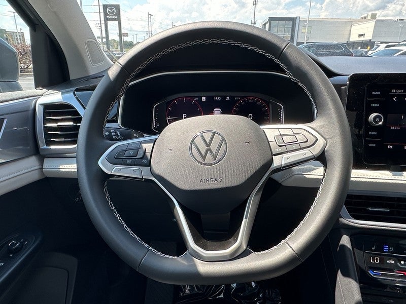 2025 Volkswagen Taos SEL 4MOTION