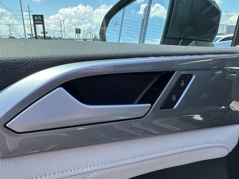 2025 Volkswagen Taos SEL 4MOTION