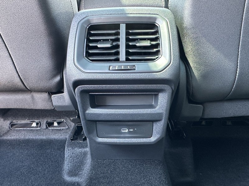 2025 Volkswagen Taos SEL 4MOTION