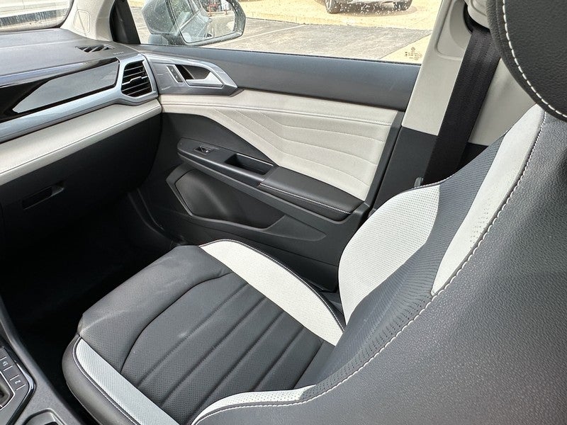 2025 Volkswagen Taos SEL 4MOTION