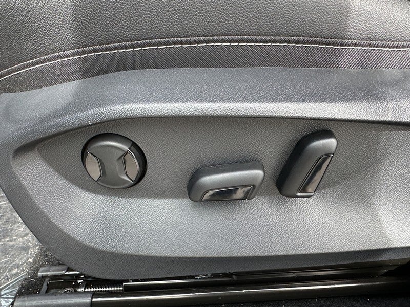 2025 Volkswagen Taos SEL 4MOTION