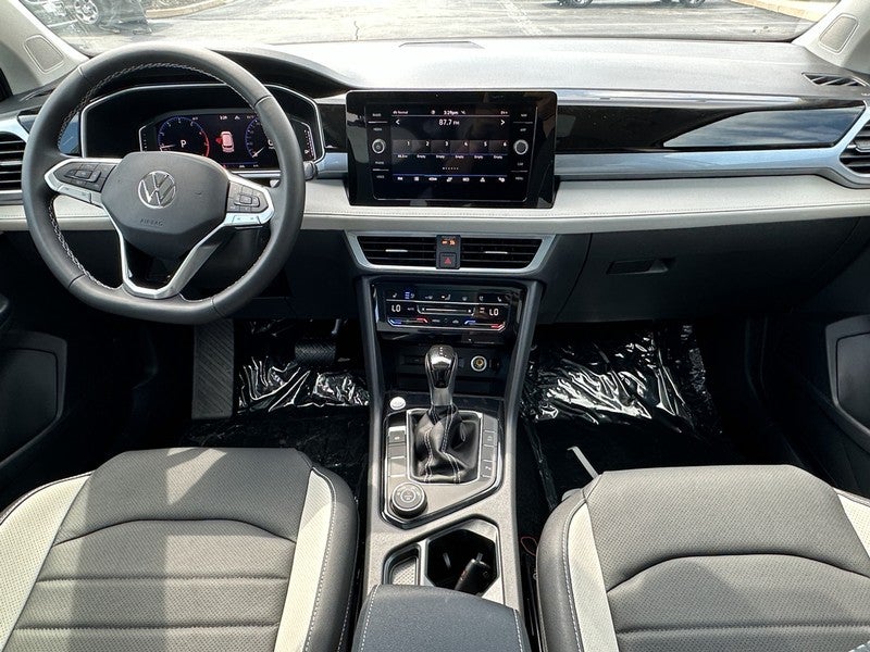 2025 Volkswagen Taos SEL 4MOTION