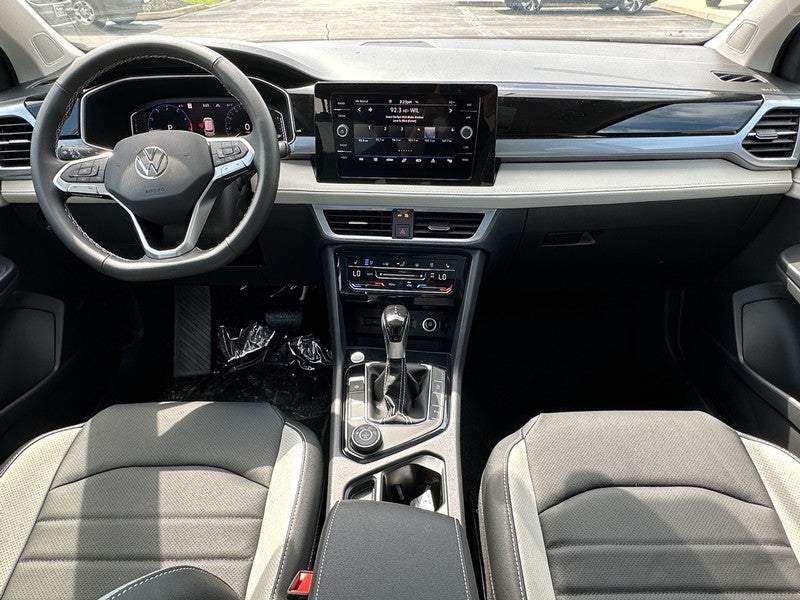 2025 Volkswagen Taos SEL 4MOTION