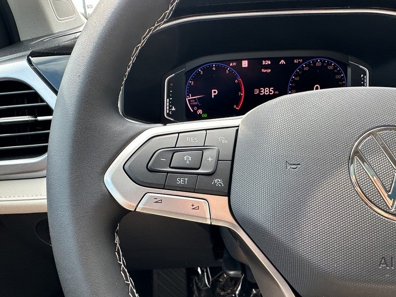 2025 Volkswagen Taos SEL 4MOTION