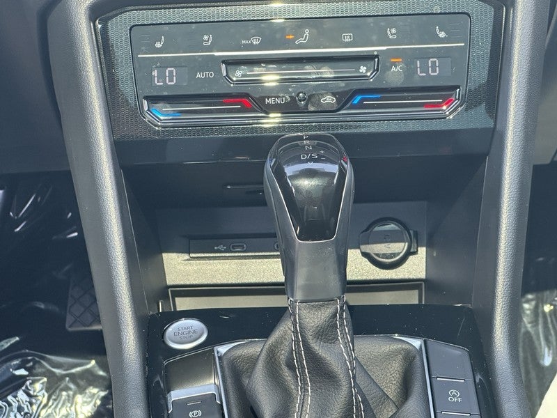 2025 Volkswagen Taos SEL 4MOTION