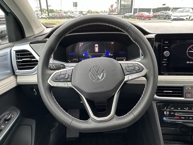 2025 Volkswagen Taos SE FWD