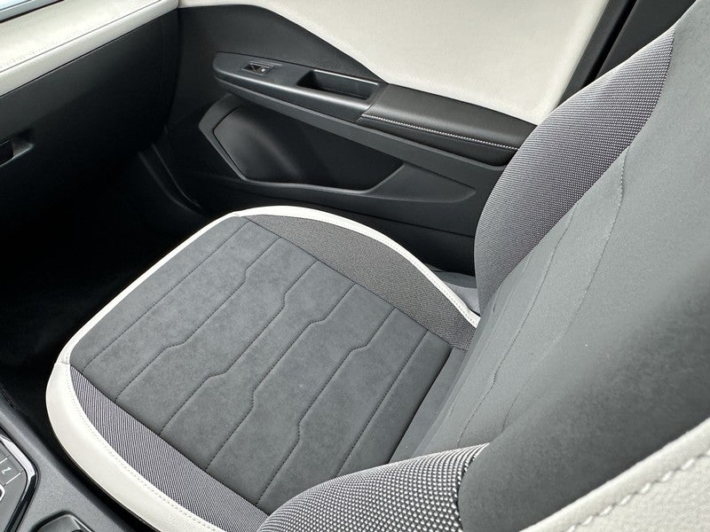 2025 Volkswagen Taos SE FWD