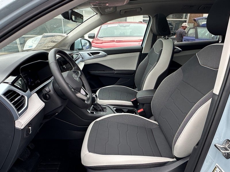 2025 Volkswagen Taos SE FWD