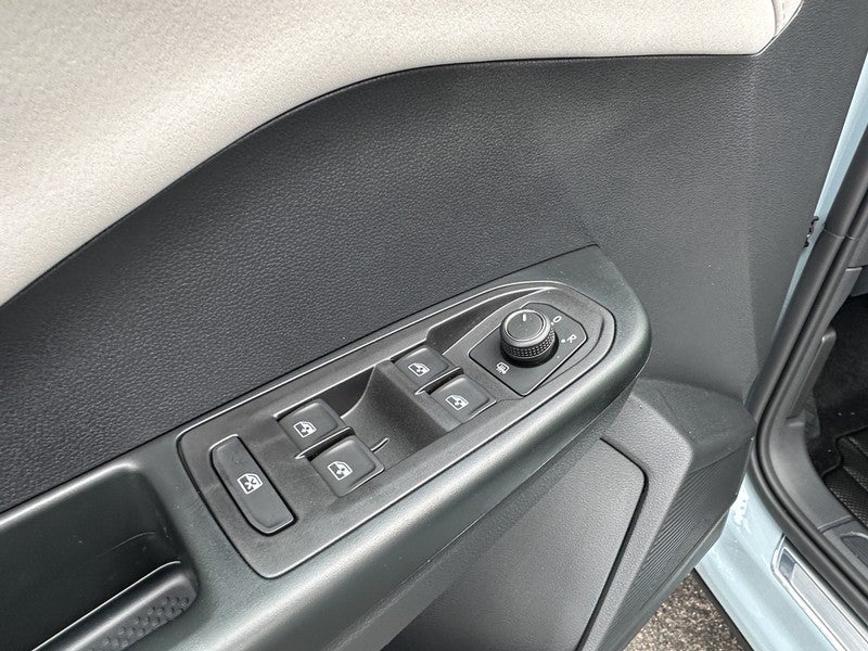 2025 Volkswagen Taos SE FWD