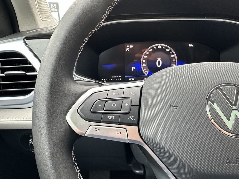 2025 Volkswagen Taos SE FWD