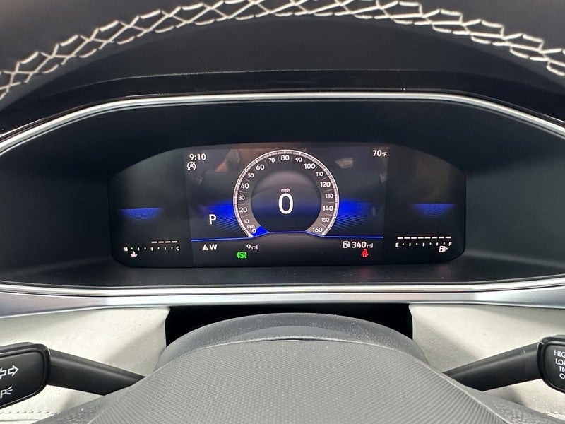 2025 Volkswagen Taos SE FWD