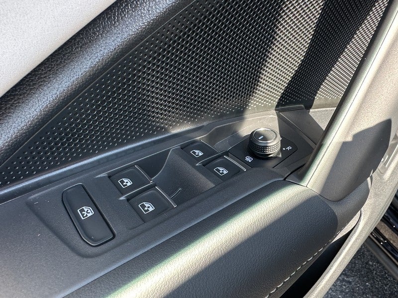 2025 Volkswagen Tiguan 2.0T SE FWD