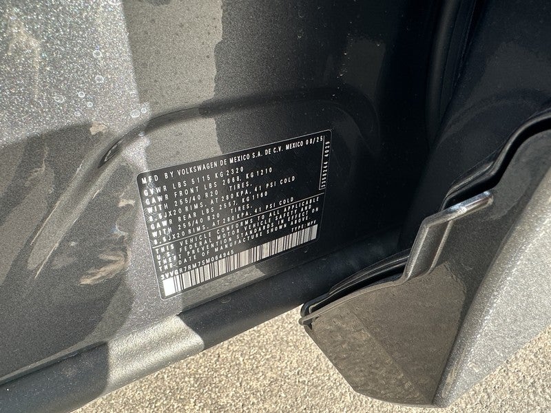 2025 Volkswagen Tiguan 2.0T SE R-Line Black 4MOTION