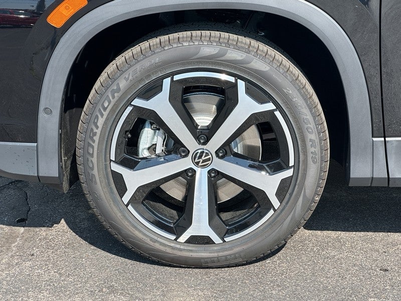 2025 Volkswagen Tiguan 2.0T SE 4MOTION