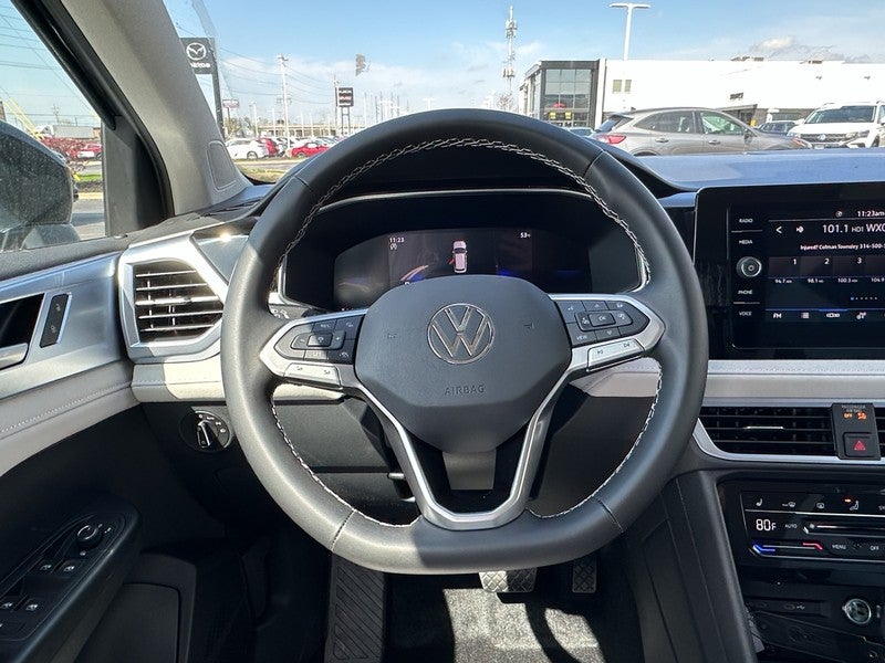 2025 Volkswagen Taos SE FWD