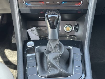 2025 Volkswagen Taos SE FWD