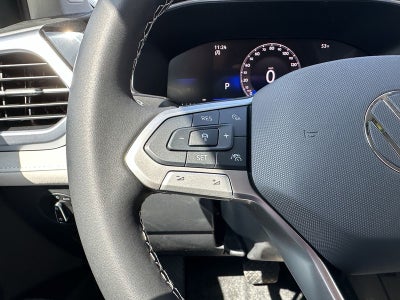 2025 Volkswagen Taos SE FWD