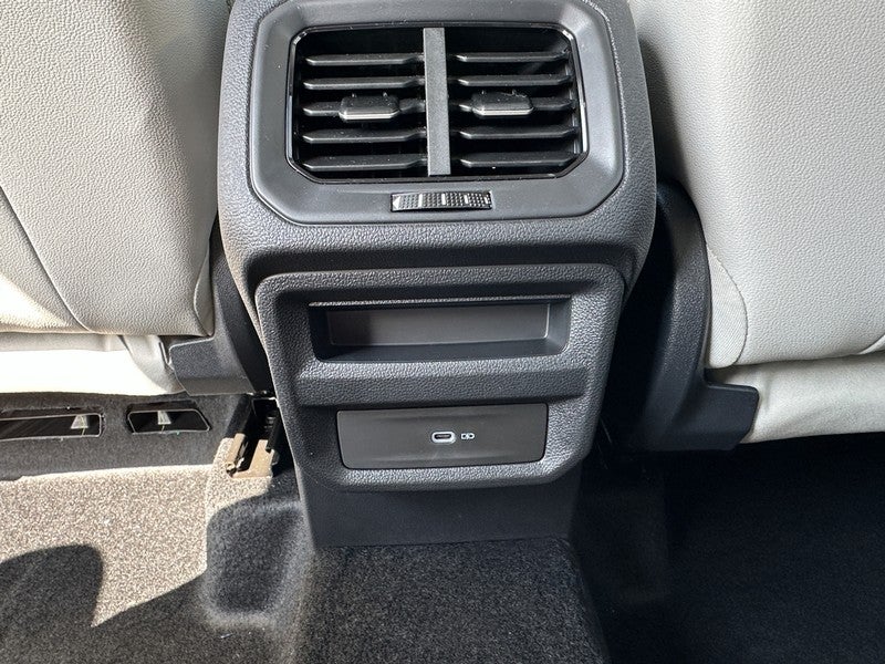 2025 Volkswagen Taos SE FWD