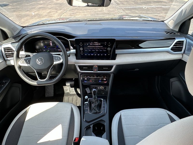 2025 Volkswagen Taos SE FWD