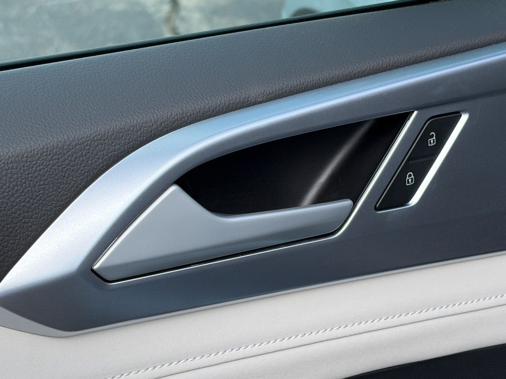 2026 Volkswagen Taos SE FWD
