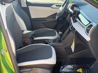 2027 Volkswagen Taos SE FWD