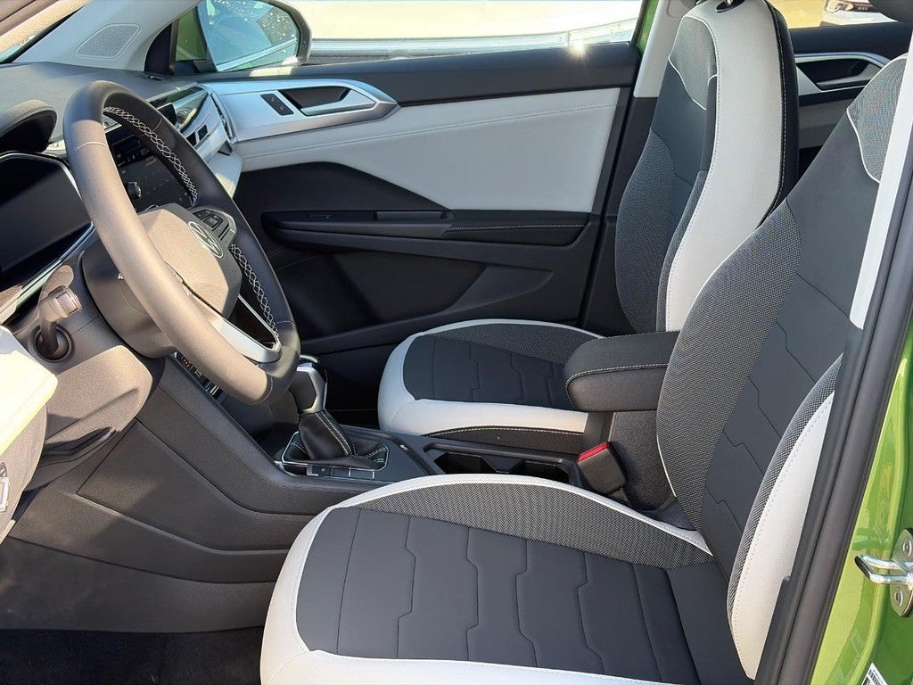 2027 Volkswagen Taos SE FWD