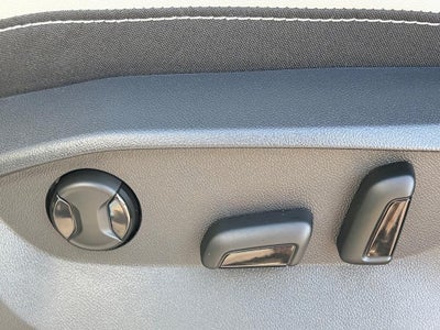 2027 Volkswagen Taos SE FWD