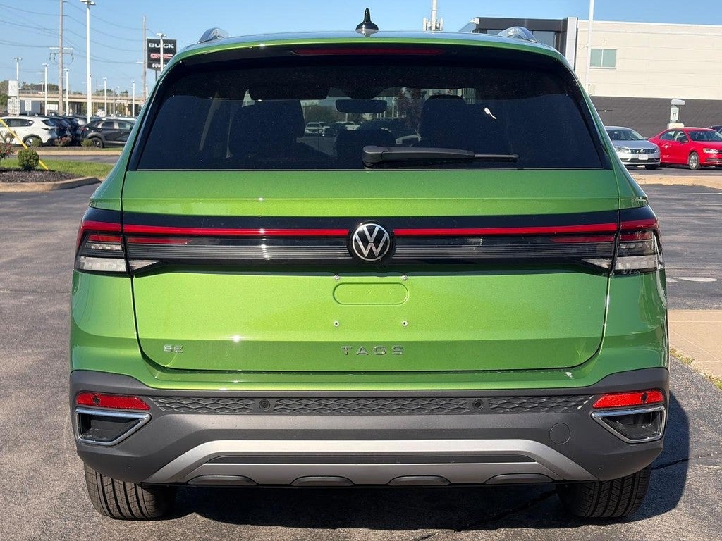 2027 Volkswagen Taos SE FWD