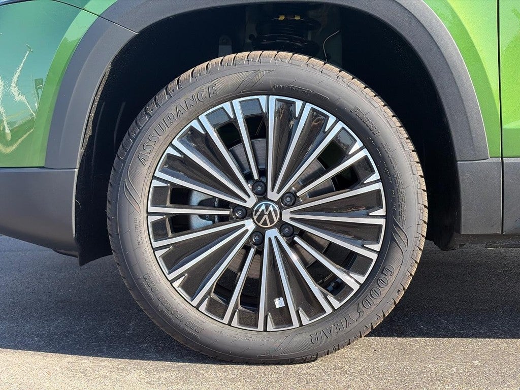 2027 Volkswagen Taos SE FWD