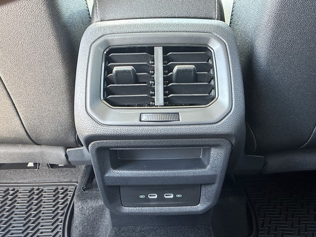 2026 Volkswagen Taos SE 4MOTION