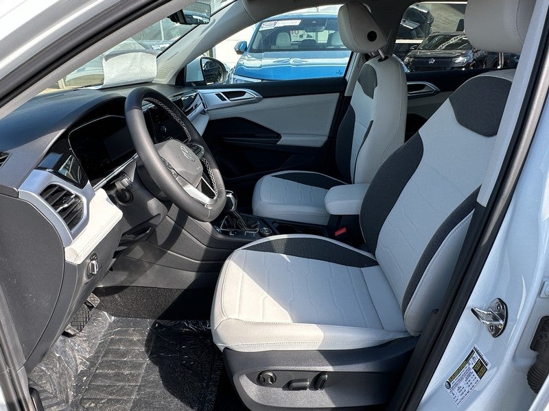 2025 Volkswagen Taos SE 4MOTION