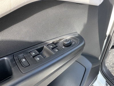 2025 Volkswagen Taos SE 4MOTION