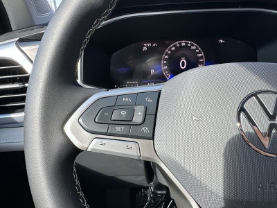 2025 Volkswagen Taos SE 4MOTION