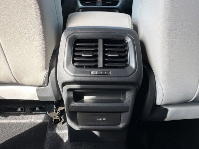 2025 Volkswagen Taos SE 4MOTION