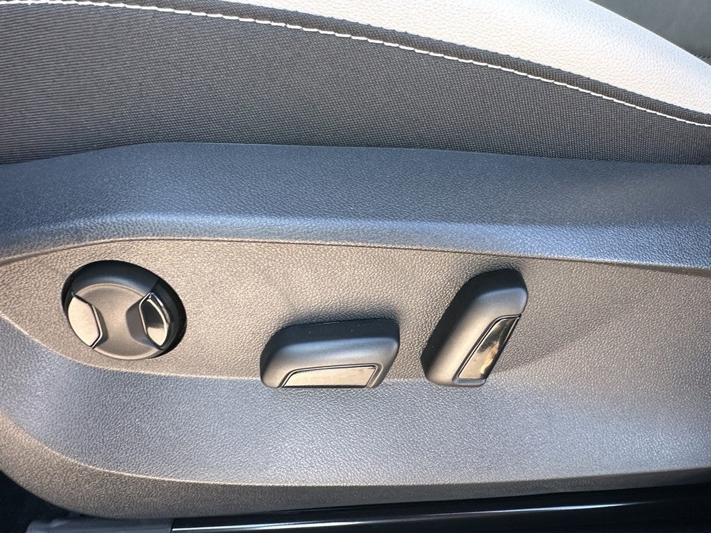 2026 Volkswagen Taos SE 4MOTION