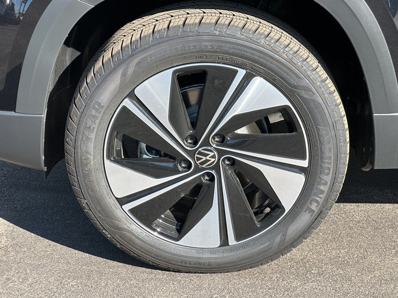 2025 Volkswagen Taos SE 4MOTION