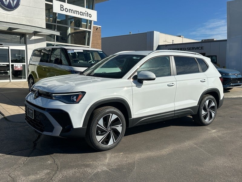 2025 Volkswagen Taos SE 4MOTION